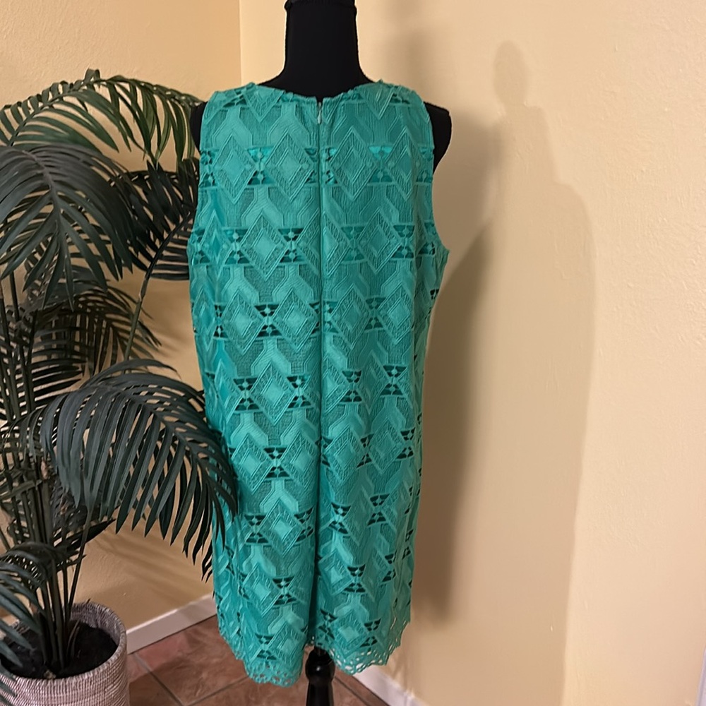 Green Tahari lace dress fully lined, zip back size 14 - Picture 2 of 7